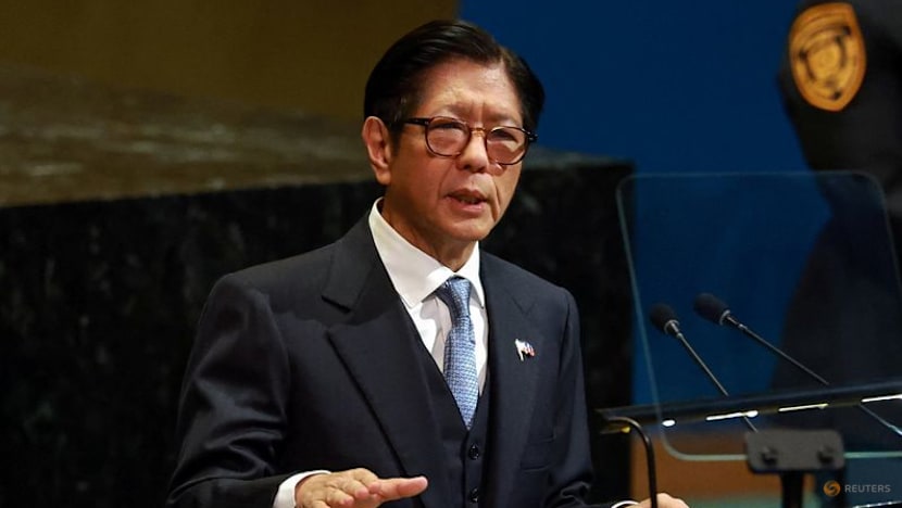 Marchfoward's tweet photo. TERKINI 

FILIPINA ISYTIHAR DARURAT TENAGA SELAMA SETAHUN

Presiden Filipina, Ferdinand Marcos Jr mengisytiharkan Darurat Tenaga selama setahun susulan kekurangan bekalan minyak akibat Perang US Iran dan penutupan Selat Hormuz 

Satu jawatankuasa khas sudah ditubuhkan untuk mengatur semula pemberian bekalan tenaga dan minyak di Filipina. Ia turut akan mengatur semula bekalan bahan api, ubat ubatan, makanan, pertanian dan barangan keperluan yang lain. Pembelian bekalan minyak akan disusun semula bagi memastikan ia memenuhi keperluan rakyat Filipina 

Tindakan darurat dibuat kerana situasi ketika ini sudah mengancam keselamatan tenaga Filipina dan menggangu rantaian bekalan. Pengisytiharan Darurat membolehkan Kerajaan Filipina mengambil apa apa langkah yang perlu bagi selesaikan masalah ini 

Setiausaha Tenaga Filipina, Sharon Garin menyatakan yang Filipina hanya ada simpanan bekalan minyak selama 45 hari untuk rakyat Filipina.