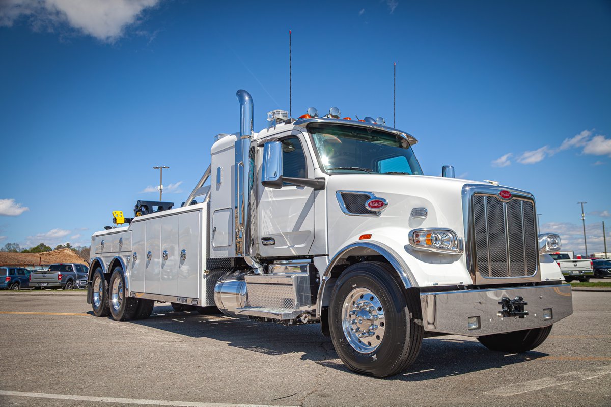 millerind's tweet photo. Big thanks and congrats to our friends at Group Lussier Transport in Quebec, Canada with their new Century 5130 on a @PeterbiltMotors 567 chassis! 💪 https://t.co/cfqQJAJWfa