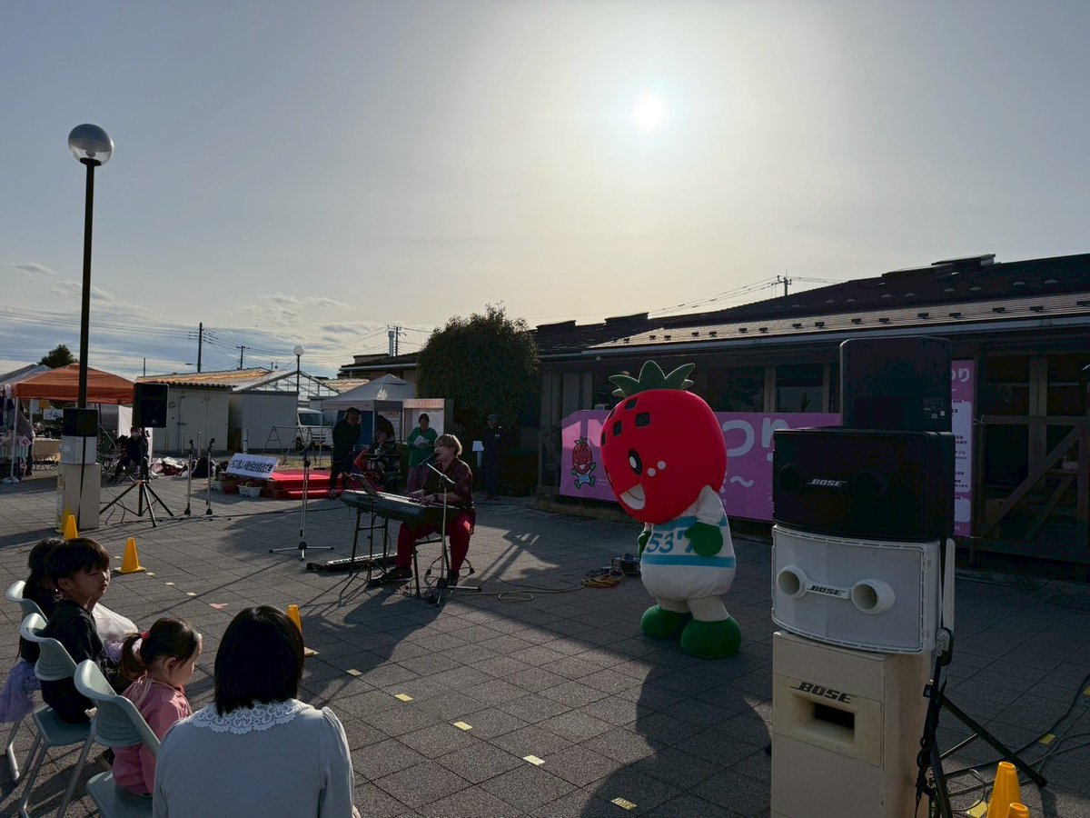 yoshimi_jam's tweet photo. 🍓いちごまつり〜苺一会〜🍓

午後のステージ、エンディングの様子♪

改めましてご来場いただきました皆さま、
ありがとうございました☺️✨

#いちごまつり #吉見町 #埼玉 #いちごの町 #いちごの里よしみ https://t.co/pK8VyGnBNc