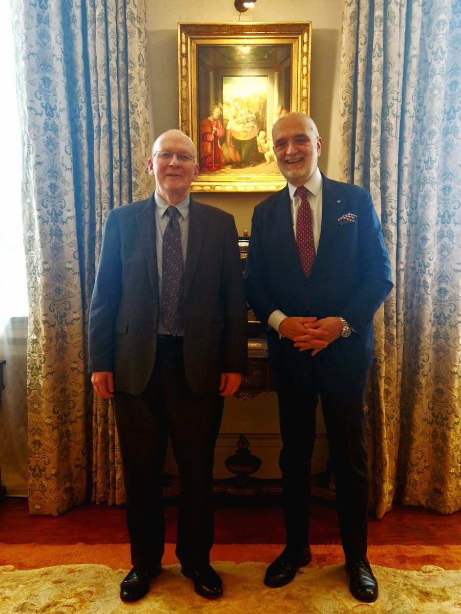 Italy in UK tweet media