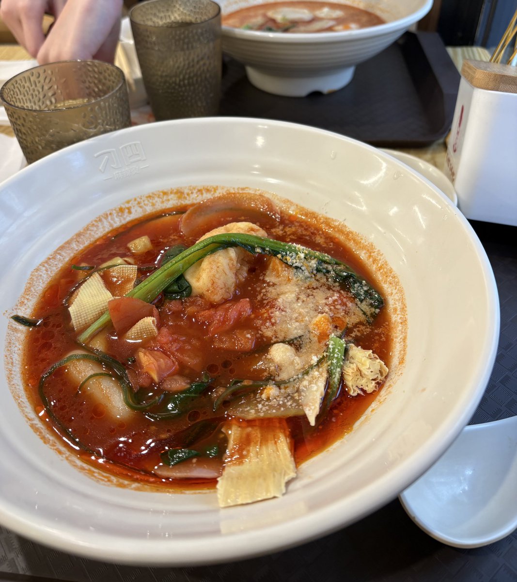 zenmebang's tweet photo. 梅田の刁四麻辣汤　トマト味を選んだら美味しいけど、もはやトマト煮込みを食べてる感じでした🍅 https://t.co/syFyVzChRb