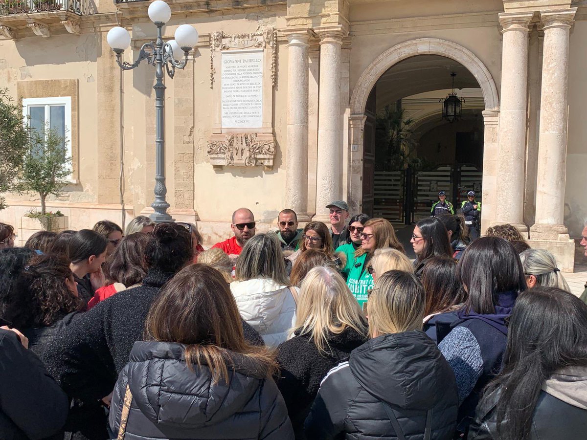 FisascatTABR's tweet photo. 📌 Sit-in delle #lavoratrici e dei #lavoratori impegnati nei servizi ADI-SAD a Taranto e assemblea sindacale unitaria.
Una mobilitazione necessaria per rivendicare il pagamento regolare delle retribuzioni e chiedere certezze per il futuro
#Fisascat #CISL #FisascatTarantoBrindisi https://t.co/DTJndr4ZJz