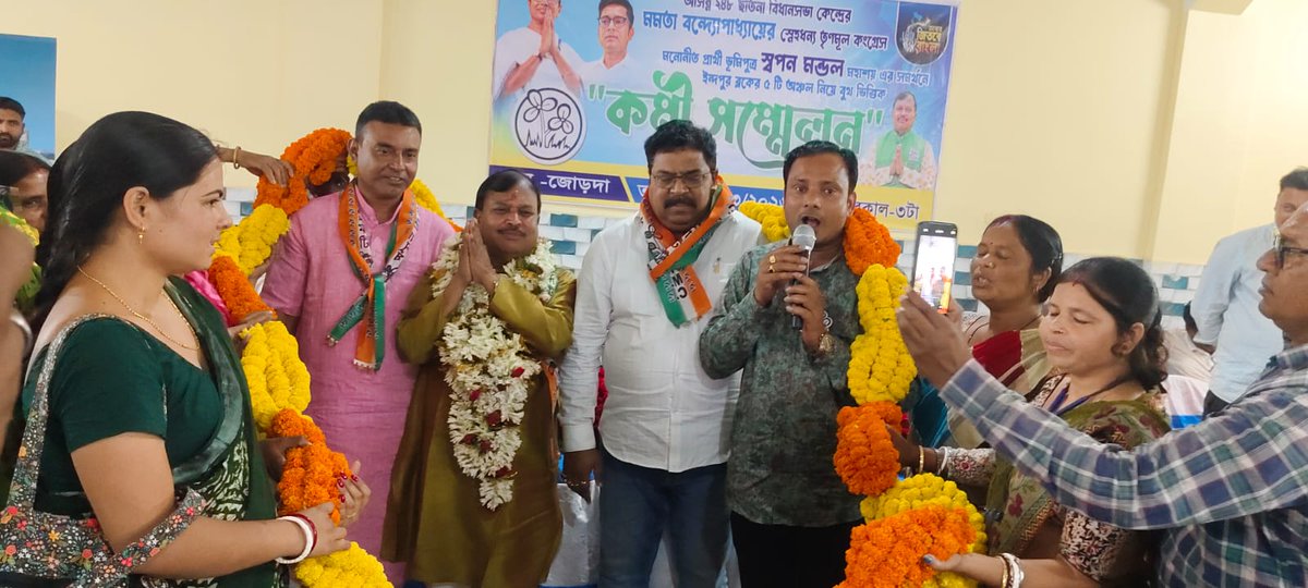 Rothin1973's tweet photo. ✊✊জয় বাংলা ✊✊
“যতোই করো হামলা,
আবার জিতবে বাংলা"

উন্নয়নের ধারাকে অব্যাহত রাখতে বাঁকুড়া জেলার অন্তর্গত ছাতনা বিধানসভার ইন্দপুর ব্লকে আজ এক কর্মীসভা কর্মসূচি অনুষ্ঠিত হলো। https://t.co/UmbY133kvL