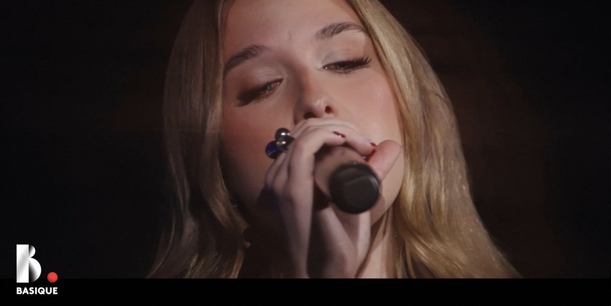 HeleBlly24FAN's tweet image. Ma beauté ! 🤍✨
#HelenaBailly #hele #basique