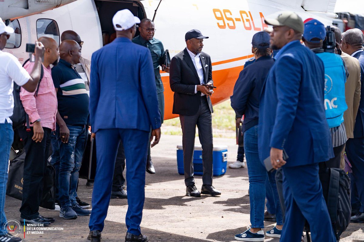 PatrickMuyaya's tweet photo. #RDC : La capitale du pays se déplace pour quelques jours dans la ville de #Bandundu, en province du #Kwilu pour parler développement avec un focus sur : 

« la Transformation du secteur agricole, pastoral et halieutique : développement rural et connexion aux marchés urbains », thème choisi pour la 13ème session de la conférence des gouverneurs. 

Nous sommes arrivés à #Bandundu y compris pour accompagner le Président de la République dans sa mission d’itinérance qui l’amènera aussi à #Kikwit !

Vivre le #Congo profond !!!!

#CongolaisTelema !!!!

#ToutPourLaPatrie !!!!

#BendeleEkweyaTe 🇨🇩🇨🇩🇨🇩 !!!!