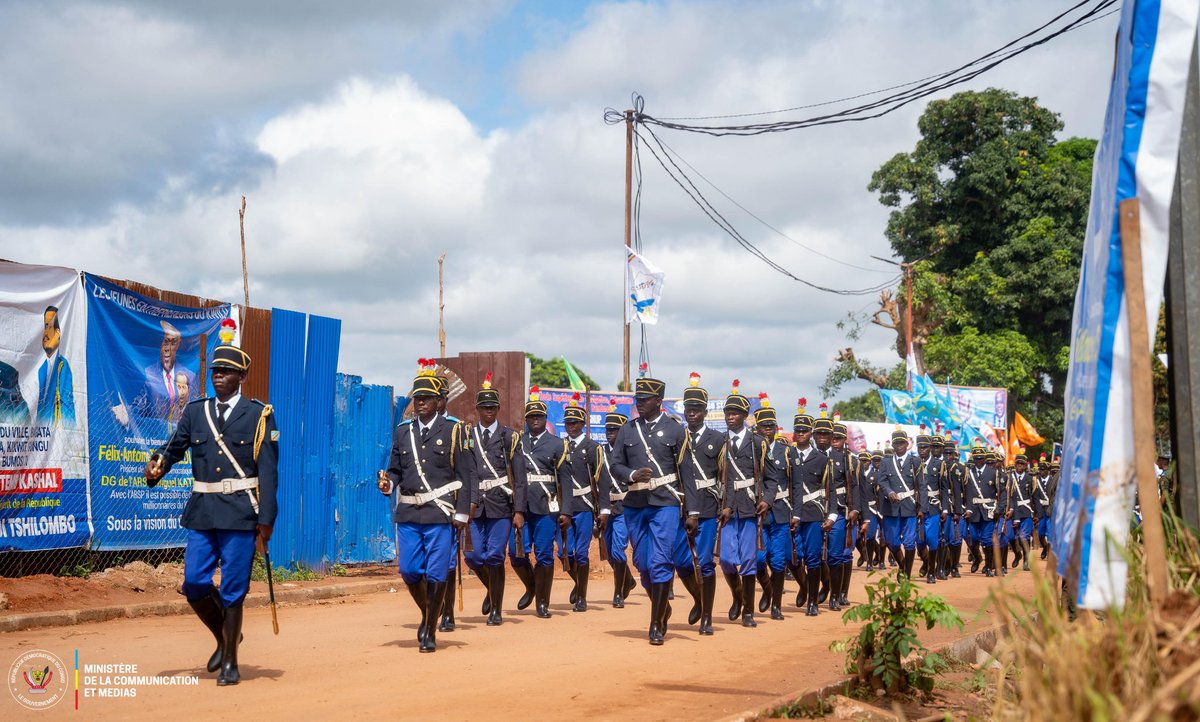 PatrickMuyaya's tweet photo. #RDC : La capitale du pays se déplace pour quelques jours dans la ville de #Bandundu, en province du #Kwilu pour parler développement avec un focus sur : 

« la Transformation du secteur agricole, pastoral et halieutique : développement rural et connexion aux marchés urbains », thème choisi pour la 13ème session de la conférence des gouverneurs. 

Nous sommes arrivés à #Bandundu y compris pour accompagner le Président de la République dans sa mission d’itinérance qui l’amènera aussi à #Kikwit !

Vivre le #Congo profond !!!!

#CongolaisTelema !!!!

#ToutPourLaPatrie !!!!

#BendeleEkweyaTe 🇨🇩🇨🇩🇨🇩 !!!!
