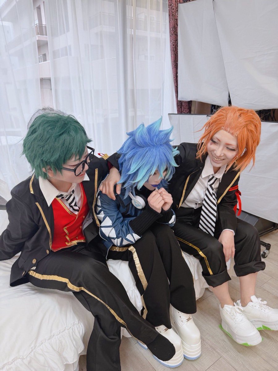陽キャに囲まれて可哀想すぎる拙者な件（笑）

💀＠c0miii_nsda 
♣️＠ryutorako 

 #お子様レイヤーが集まってわちゃわちゃしてるのを親が眺めて和む会
