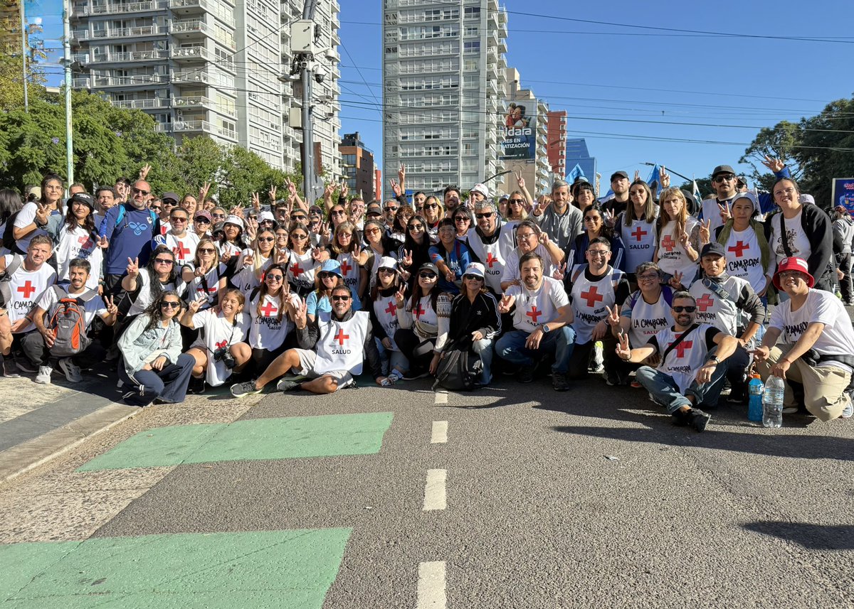 nkreplak's tweet photo. Somos miles los que, como todos los años, caminamos desde la ex ESMA hasta Plaza de Mayo para construir memoria, mantener viva la historia de nuestro país y seguir luchando por un futuro más justo, con más derechos y una democracia plena, que no puede construirse con Cristina presa.

Este 24 de marzo marchamos, pero también cuidamos: cientos de compañeros y compañeras acompañamos a quienes participan para que nadie quede en el camino y todos lleguemos a encontrarnos con nuestras Madres y Abuelas.