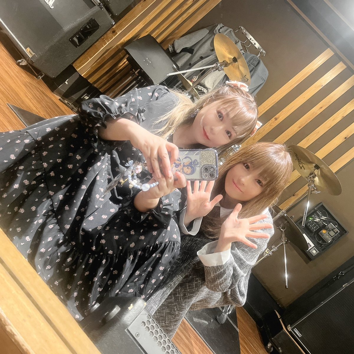 Noria_0912's tweet photo. スタジオで練習もしました
この時が私は1番声出ていて歌えていた気がします……
動画も撮ってくれました
研究も出来ました。前日のリハは遅くまでだったけどずっと一緒だったので心強かったです。
奏ちゃんありがとう💕
いつもそばに居てくれてありがとう https://t.co/ysYGrRsJiV
