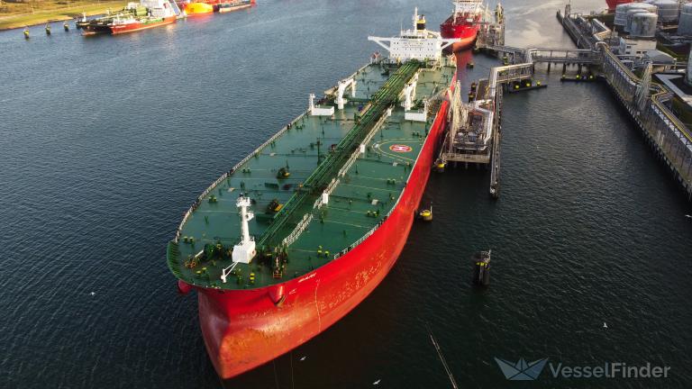 Mozambik bayraklı LEGACY CREST (IMO 9286657) ve Kamerun bayraklı SUN (IMO 9293117) adlı yaptırım uygulanan tankerlerin Rodos adası yakınlarında hareket ettiği kaydedildi. Gemiler daha önce defalarca Rus petrolü taşıma seferleri yapmıştı.