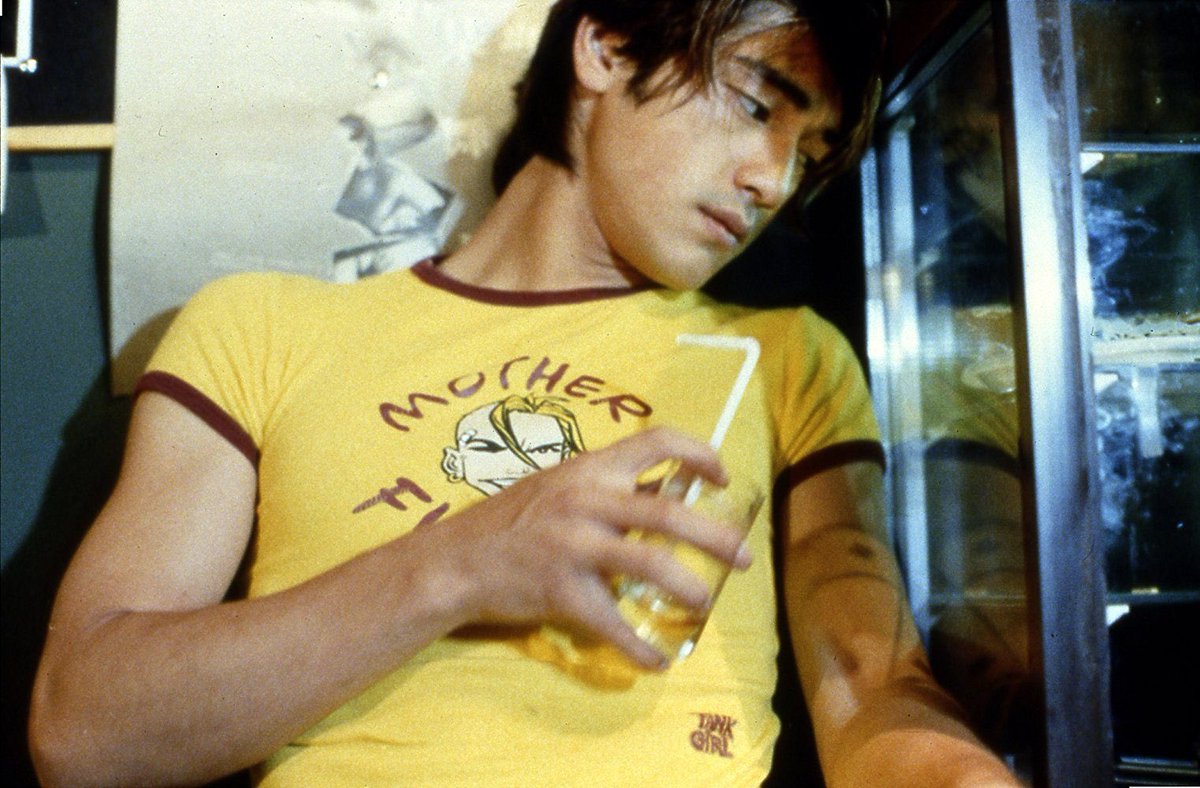 taesdawn26's tweet photo. takeshi kaneshiro wearing 'mother figure' tank girl t-shirt in fallen angels, 1995 https://t.co/7F2436OTof