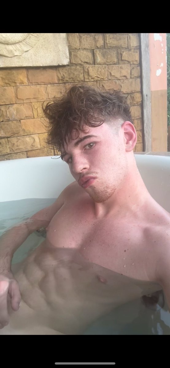 maxime_savage_'s tweet photo. Un jacuzzi qui vient ?
https://t.co/ZXuY23Uyua https://t.co/d7bXWAzOUc