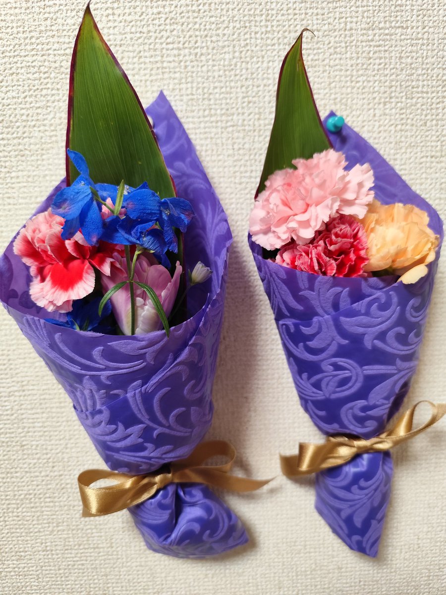 mikan5714's tweet photo. 母の日用?
市にて色んな体験、工作、喫食、パフォーマンス等を提供してくれるイベントがあり 2人で行ってきて作ってきてくれました♡

 #イベント
 #花
 #ラコルタ https://t.co/EWz3b1YNhf