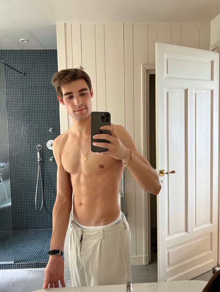 Fit French tweet media