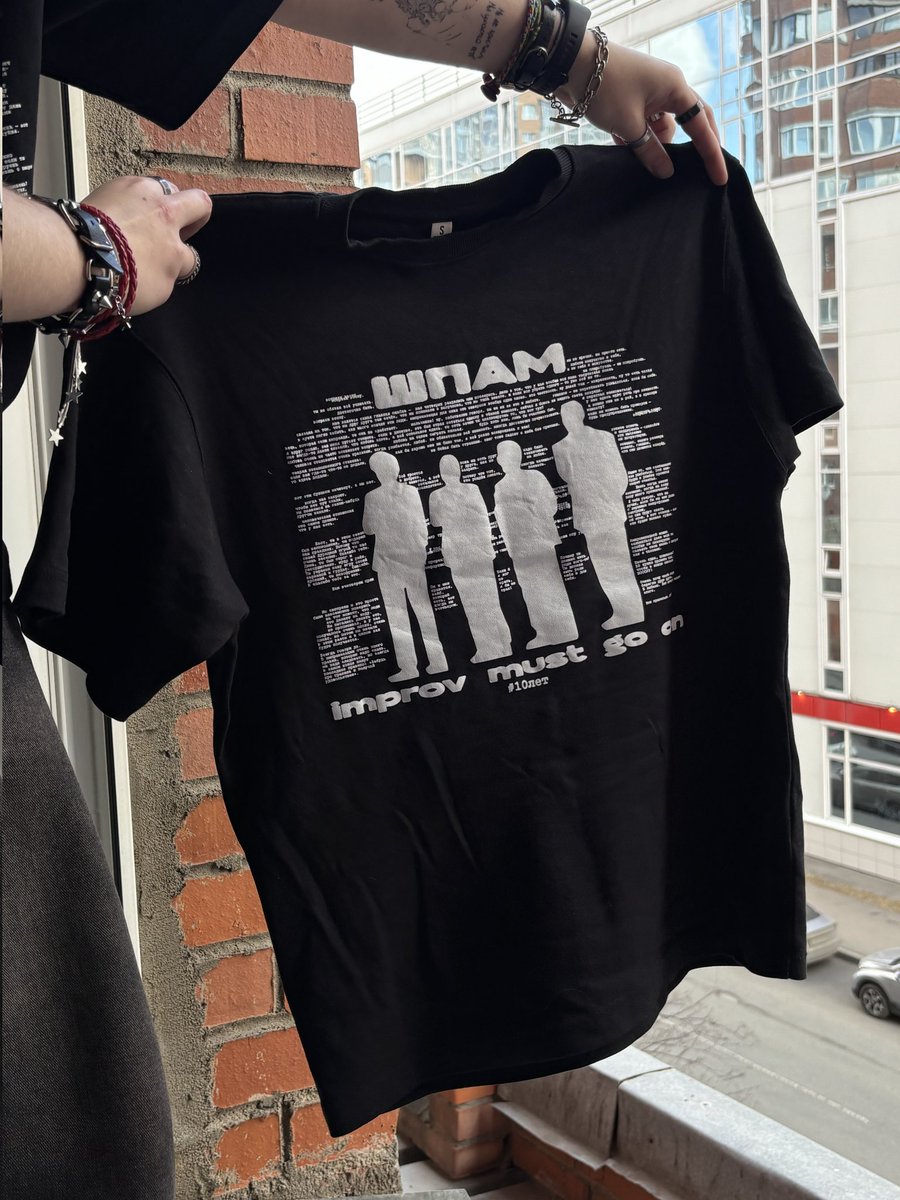 в один день пришла идея, в этот же день мы собрали цитаты и уже на следующий чудесная <a href="/alechkarrr/">Evdokimova</a> сделала дизайн и мы их напечатали!
и да, их можно заказать! пишите в тг @sonas_do
(можем завезти их в воронеж или отправить доставкой)
(внизу ещё фотки поближе)