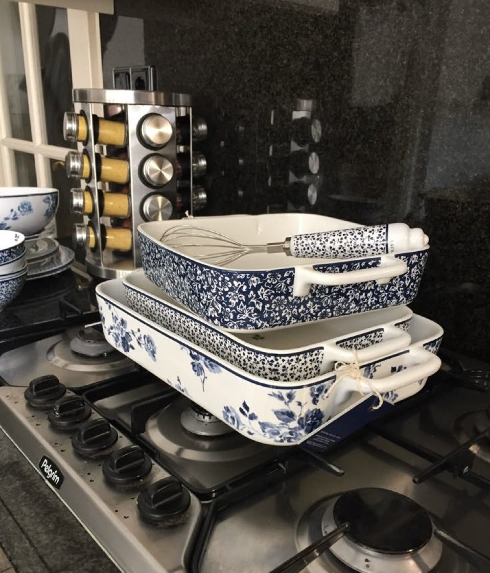 Melis Sedef tweet media