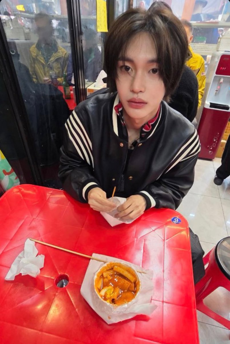 น่ารักว่ะ อยากแย่งกินให้หมดถ้วยอะ เอาให้ร้องจ๊ากอะ