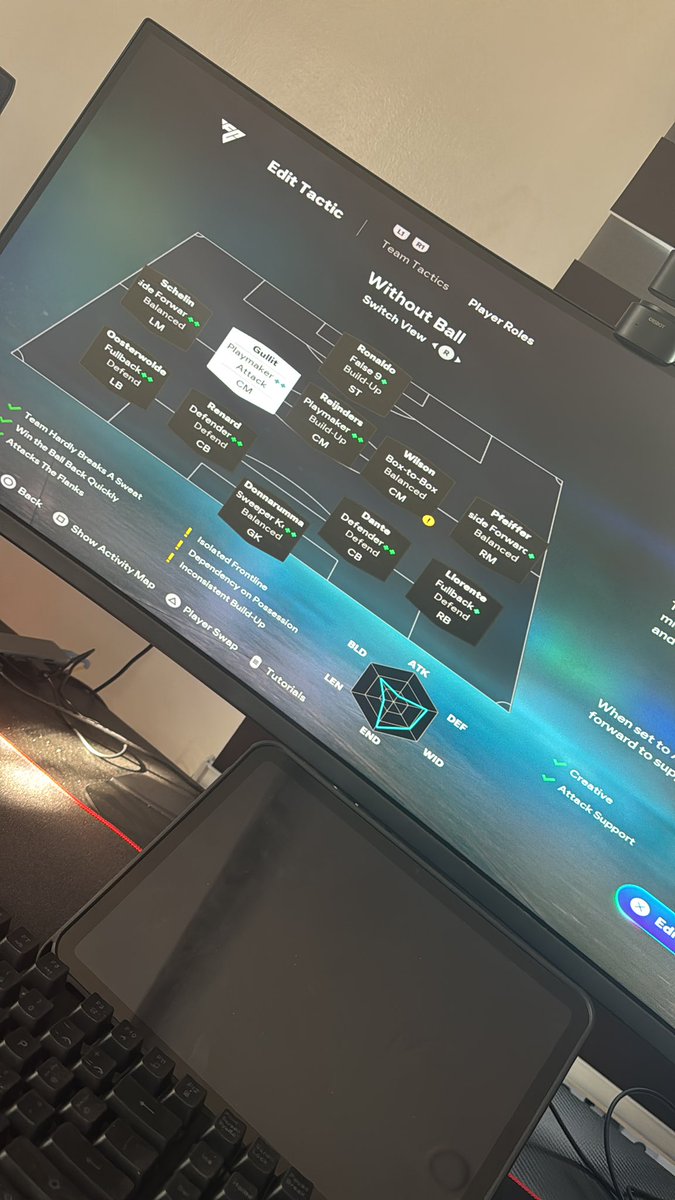 YEEZY4FC tweet media