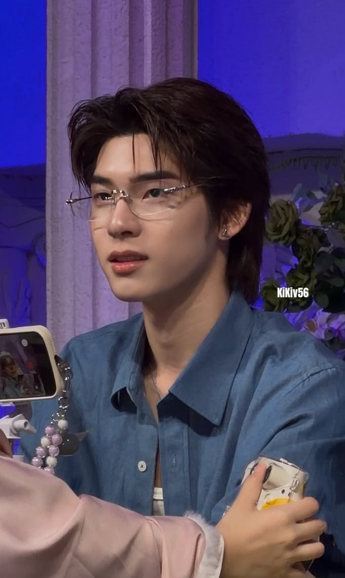เฮียบอกว่าอย่าขโมยแว่นไปไง                   ป่าว