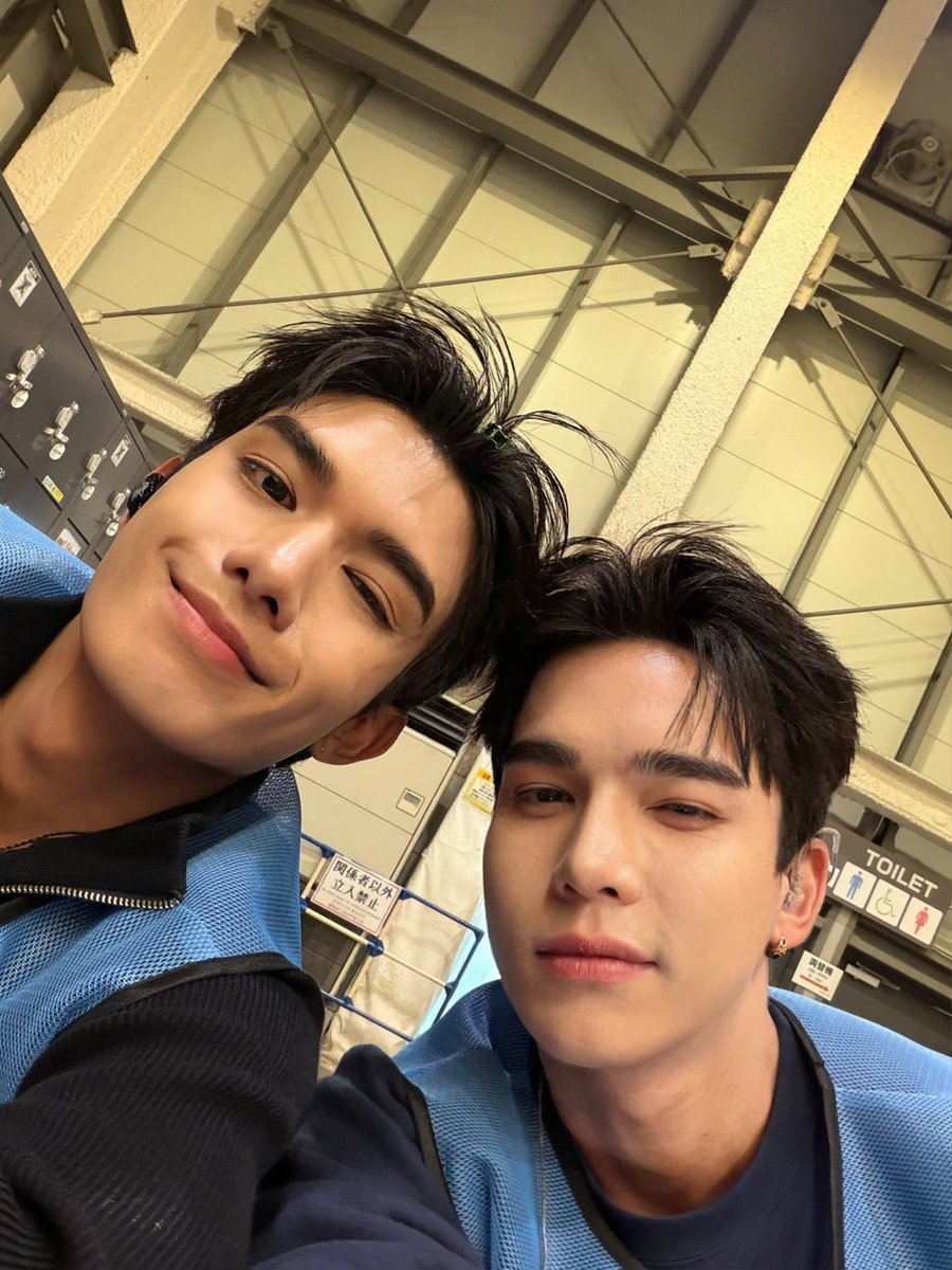 mmaxmaxxxx's tweet photo. คุณพี่หมื่นภพ กล่าวว่าเพลงนี้มีความไพเราะเสนาะหู ควรค่าแก่การฟังยิ่งนัก เชิญรับฟังกันได้เลยทุกๆท่าน 

FIRSTONE OST LUAT
#เพลงภพเธอByFirstOne https://t.co/GhBoLxg8EG