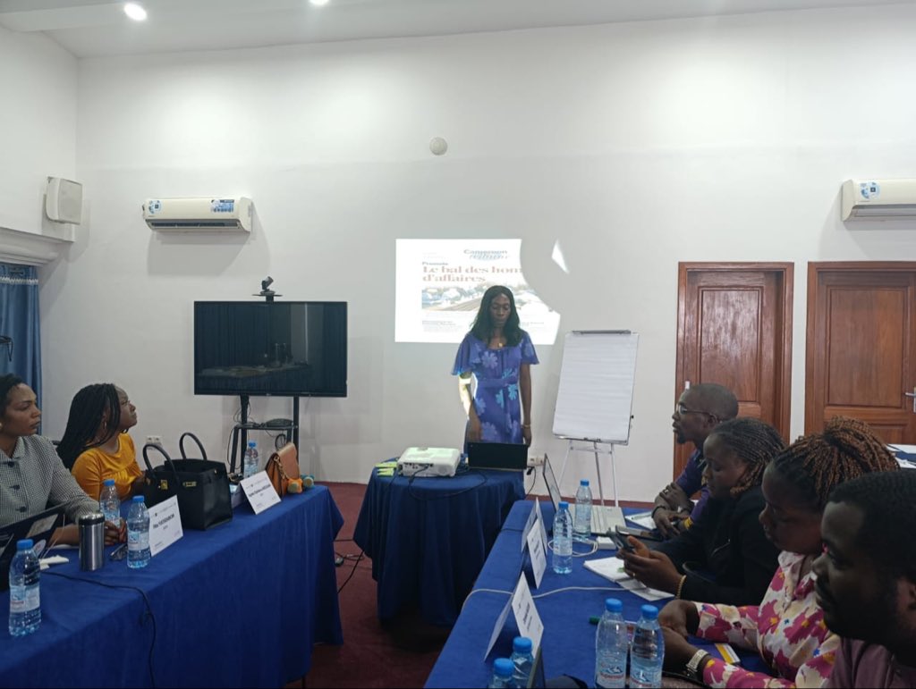 KAMTCHANG1's tweet photo. #environnement #Cameroun
Quel est l’apport du #Journalisme de solution dans les questions de changement climatique?
C’est à cette question que tentent de répondre nos experts internationaux et nationaux avec les bénéficiaires du projet #Afri’Kibaaru2, depuis hier à #Douala.
👉10 médias bénéficiaires y prennent part;
👉 3 experts nationaux et internationaux mobilisés;
👉 5 jours de formation;
👉 2 jours de terrain prévus pour permettre aux journalistes de toucher du doigt des projets de valorisation environnementale;
👉 Des productions éditoriales pour retour d’expérience prévues.
Le projet qui couvre 4 pays dont le #Cameroun, est mis en œuvre par #CFI et financé par l’@AFD_France