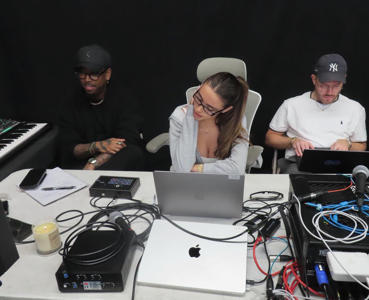 Madison Beer France tweet media