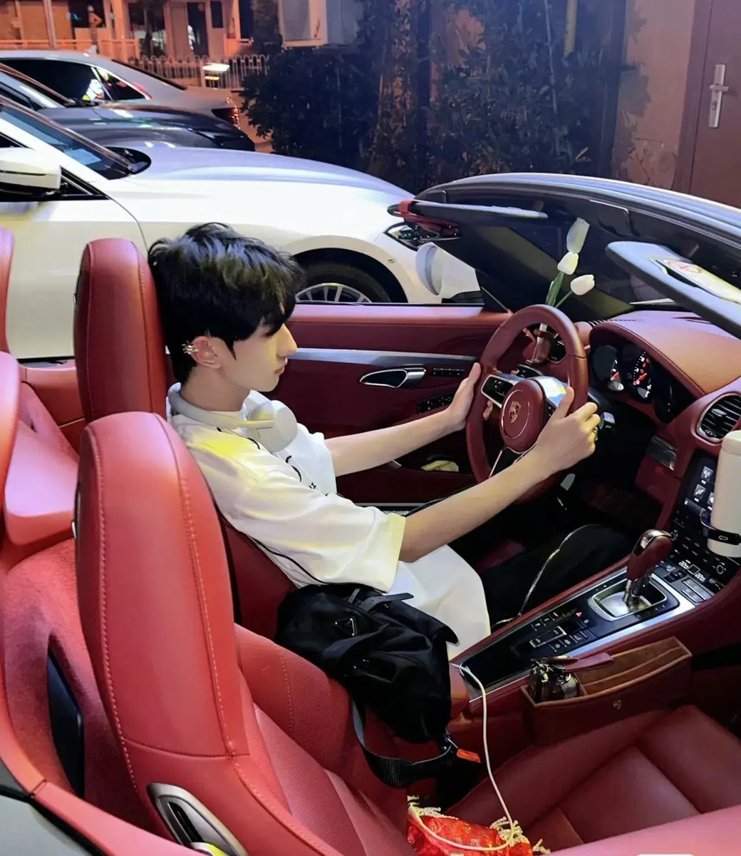 Gee Custom tweet media