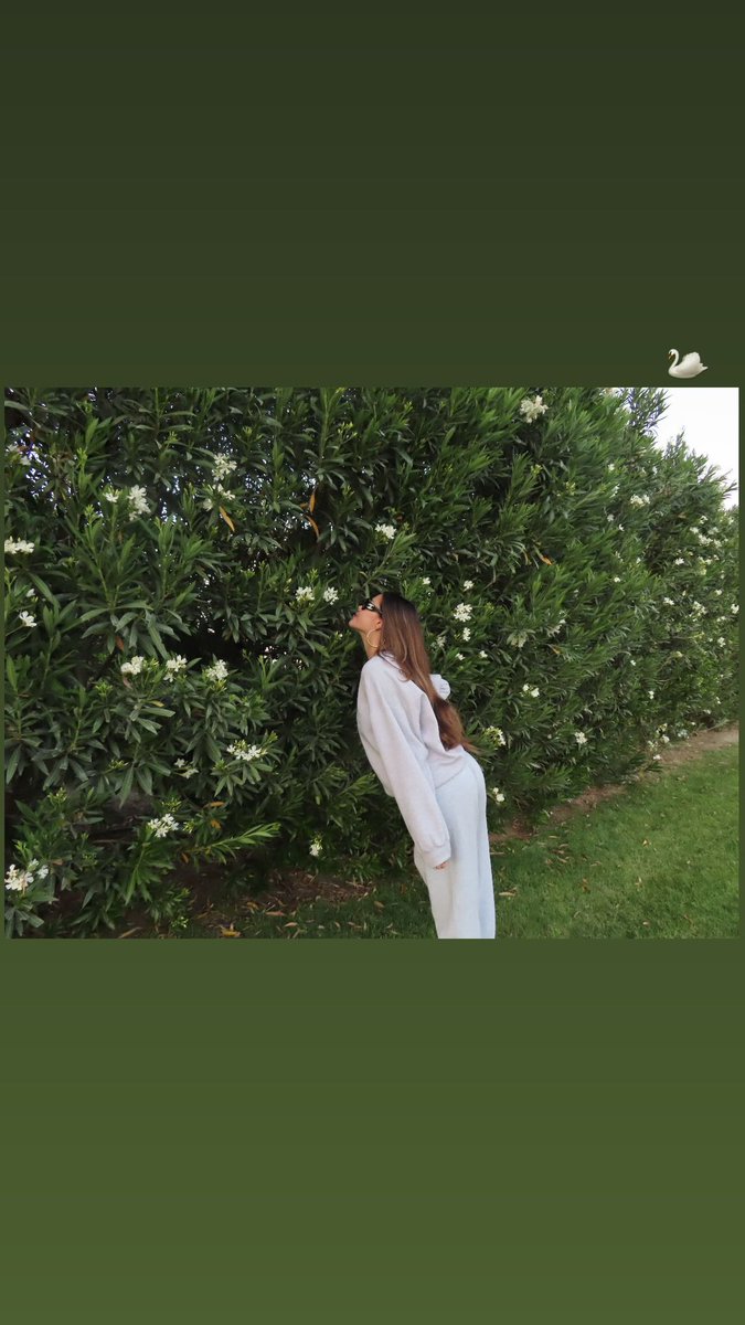 Madison Beer France tweet media