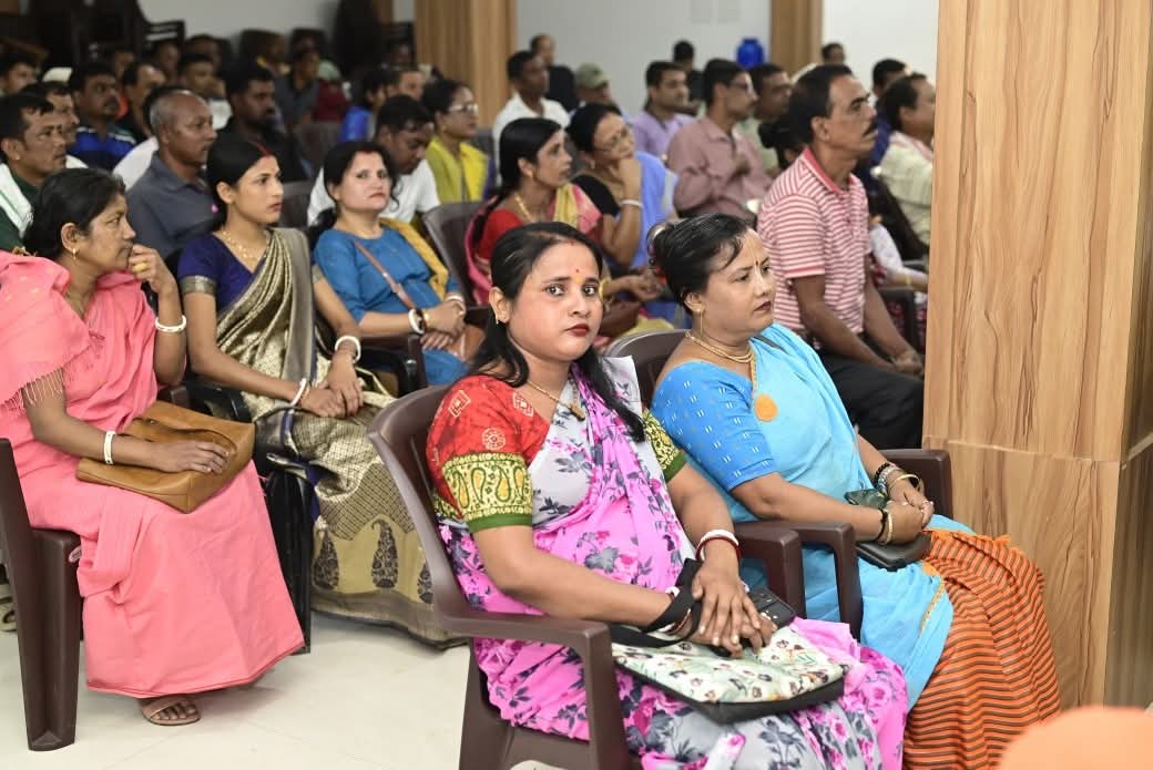 KPaulAssam's tweet photo. Engaged in a productive discussion with senior citizens and karyakartas at Patharkandi Mondol Karyalaya today.
Their insights and support are our biggest strength.
#BJP4Development https://t.co/YpuxxopLNq