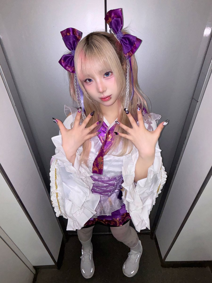 🇯🇵20260324 リリピュア主催ライブ

두번째 일본에서 라이브 !! 이 사진은 네일, 스타킹 자랑입니다 하하 오늘도 감사합니다🫶 또 보자❕

2回目の日本でのライブ！！ この写真はネイルとストッキング自慢です、はは 今日もありがとうございます🫶 また会おう❕

Next Live▶️🇯🇵2026•03•27