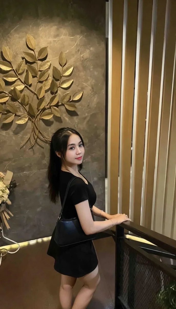 Ada kenangan foto di tangga ga ? 
drop pose kmu dong 🤗