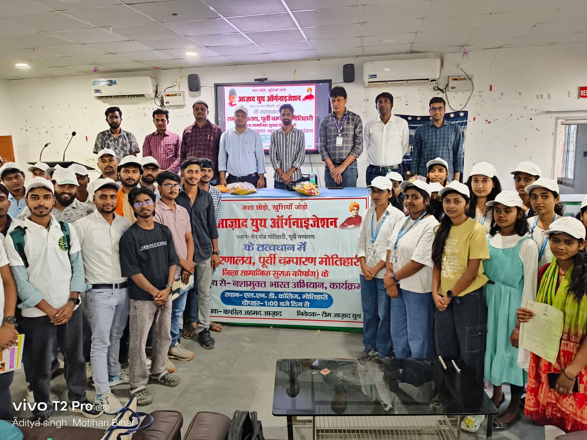 NssLnd's tweet photo. NSS Unit of LND College actively participated in Nasha Mukt Bharat Abhiyan today. Together for change—NSS volunteers pledge a drug-free future. #NSS #NashaMuktBharat @_NSSIndia @NssBrabu @NSSRDPATNA https://t.co/A2Af2TaL6Y