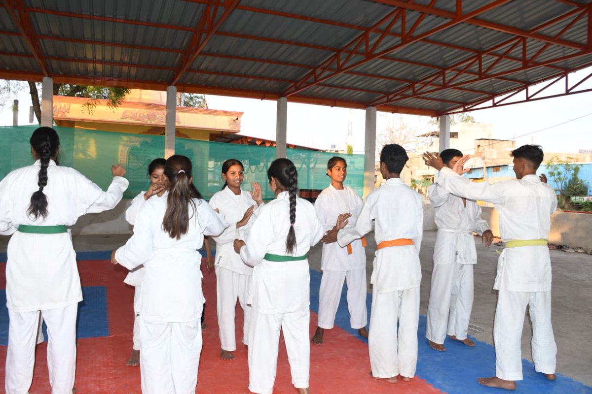 SamajikTinka's tweet photo. Tinka Samajik Sanstha hosted Vikram awardee Gaurav Sindhiya in Bhopal for an advanced karate training session for our trainers &amp; young leaders.
A free initiative to strengthen discipline, technique &amp; professional growth in karate.
#tinkasamajiksanstha #karate https://t.co/Qwju36mhtT