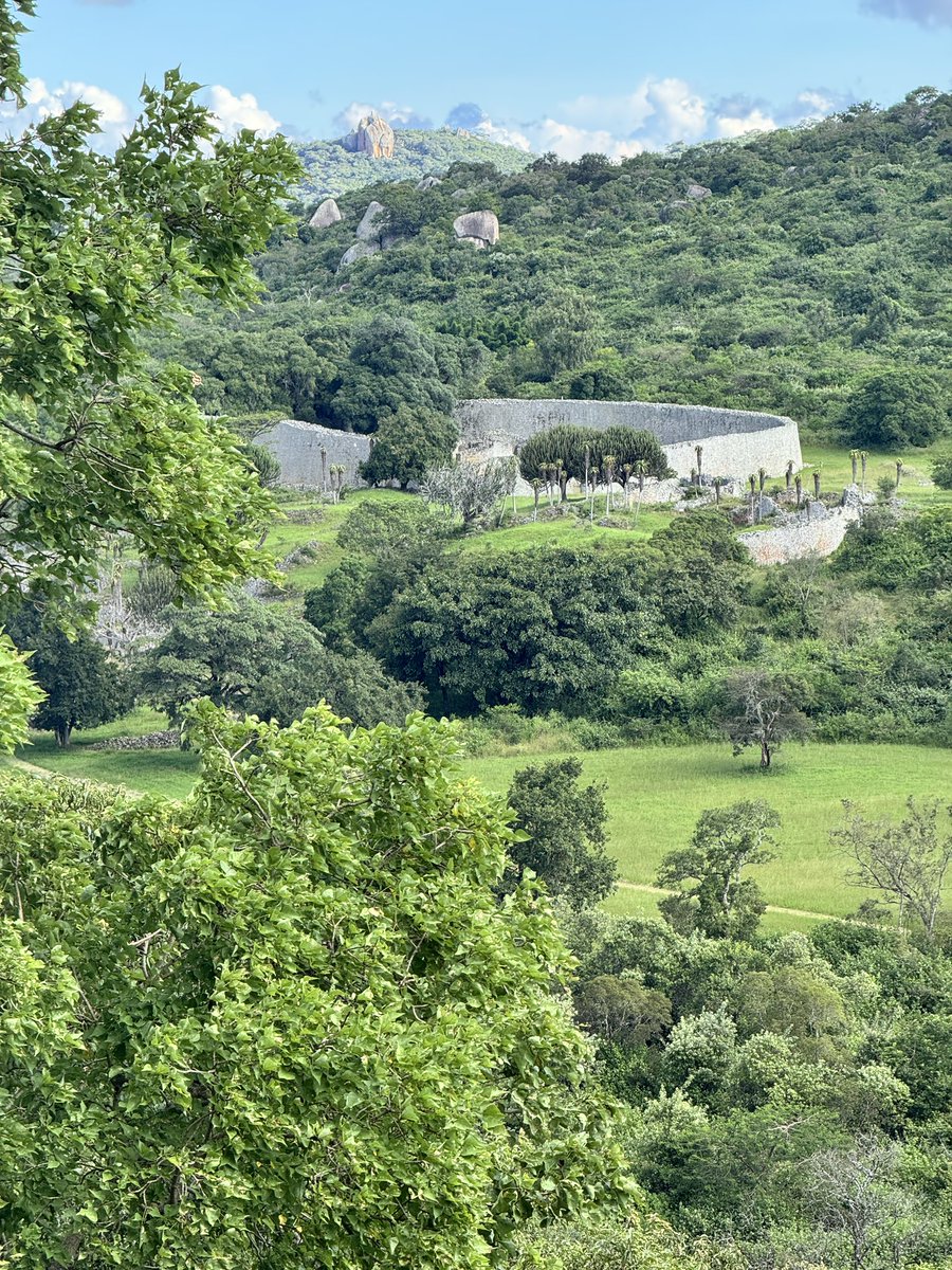 PTChimusoro's tweet image. Dear Zimbabwean child, never feel small. You come from a line of ancestry who built this great structure with stone and without mortar. For centuries it’s stood the test of time, weather, and remains iconic. 

The Great Zimbabwe Monuments 
#TravelZimbabwe