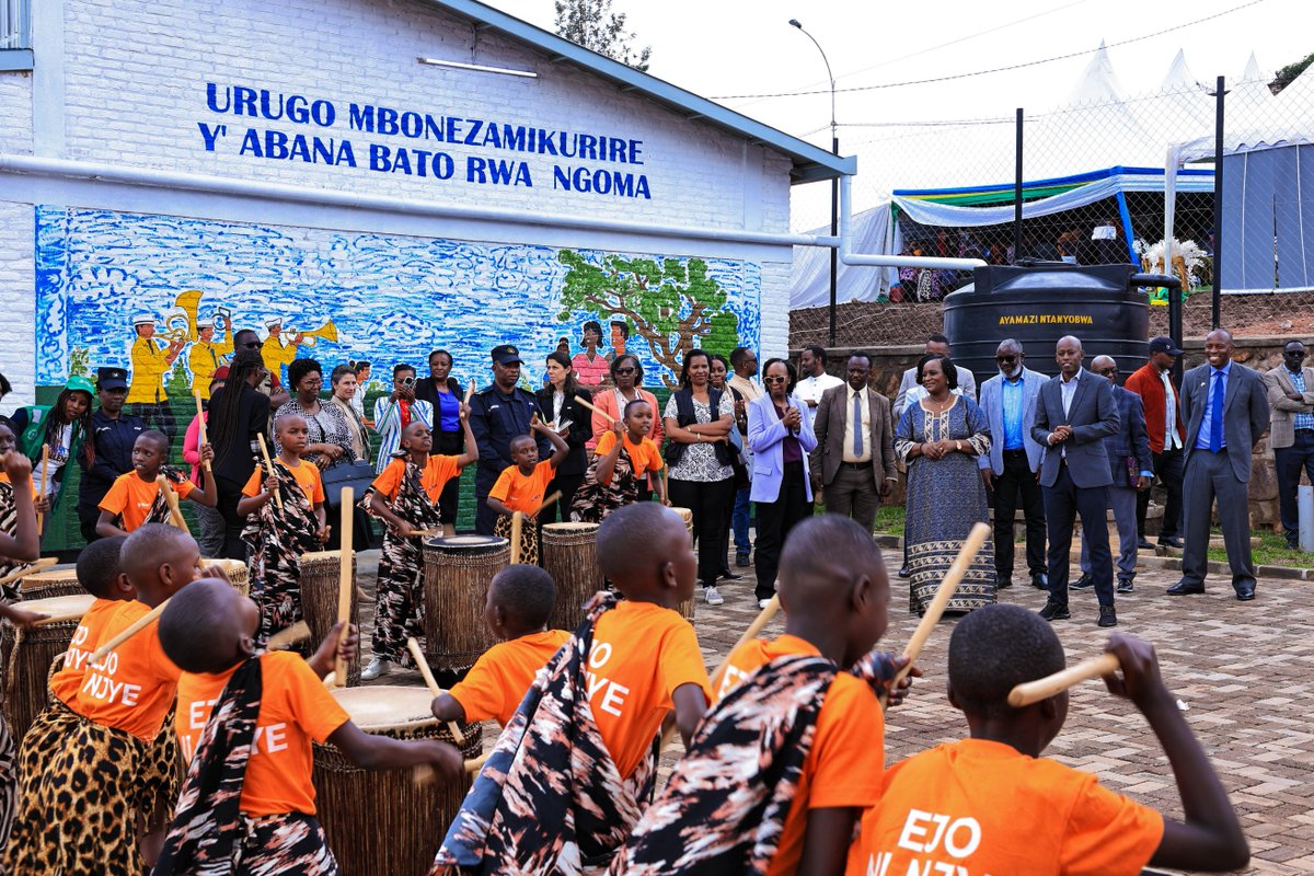 Rwanda_Child's tweet photo. Today in @HuyeDistrict, Minister @U_Consolee and Dr. Sahr Kpundeh, the World Bank Country Manager for Rwanda, inaugurated Ngoma Model ECD that was constructed through the Stunting Prevention and Reduction Project (SPRP) and the Early Learning Partnership (ELP). https://t.co/jdh7v4DGdv