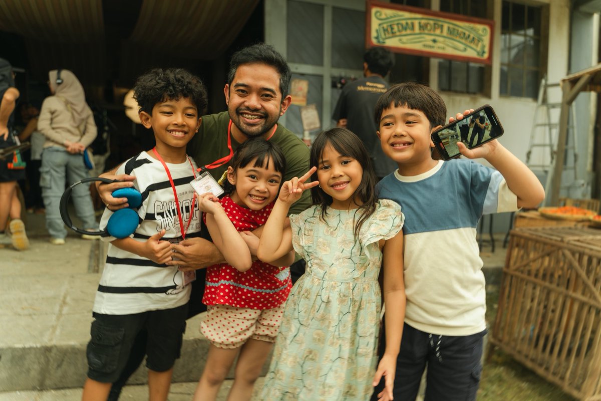 grtmassofclr's tweet photo. Ini dia pak ryan lagi  in action ngedirect https://t.co/vTiOGW2mW8