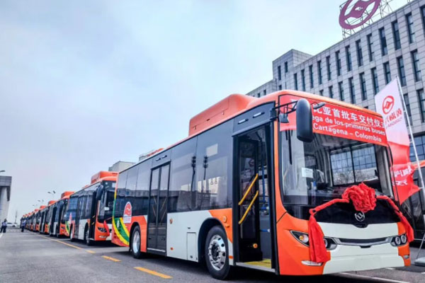 chinabusescom's tweet photo. Huanghai Auto delivers customized CNG buses to Cartagena, Colombia!
9.6m & 12m clean-energy buses built to Euro 6 standards, tailored for local BRT & urban transit.
Highly praised by local authorities & Transcaribe.
#HuanghaiBus #ChinaBuses #Colombia #CNGbus https://t.co/LjzqNI7iIs