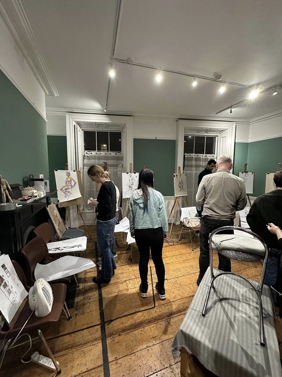 DublinDrawing's tweet photo. Taught and Untaught life drawing classes in central Dublin    - materials included - https://t.co/SQxAu8lbr2 https://t.co/fZU2E0lxA5