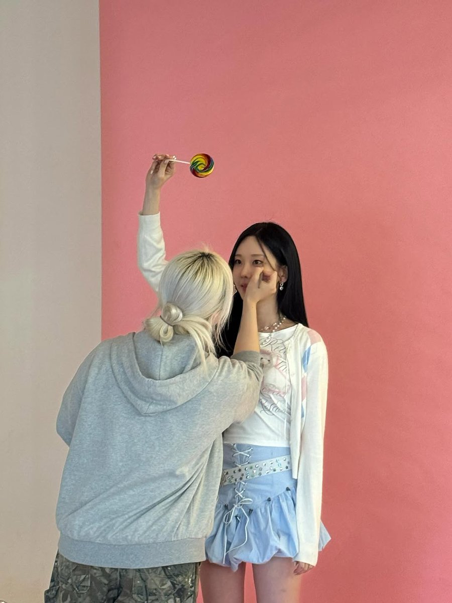 momoland pics tweet media