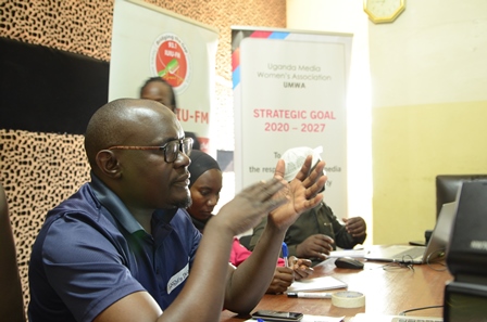 UMWAandMamaFM's tweet photo. #umwaupdates
Our next stop after Kapchorwa was Mbale.
We met a committed &vibrant at team of @iuiuac Community Radio 93.1 who are working diligently to serve their audience in an environment shaped by strong religious values.
1/3
#GenderResponsiveMedia #OnsiteTraining https://t.co/AFIDl3ZdnW