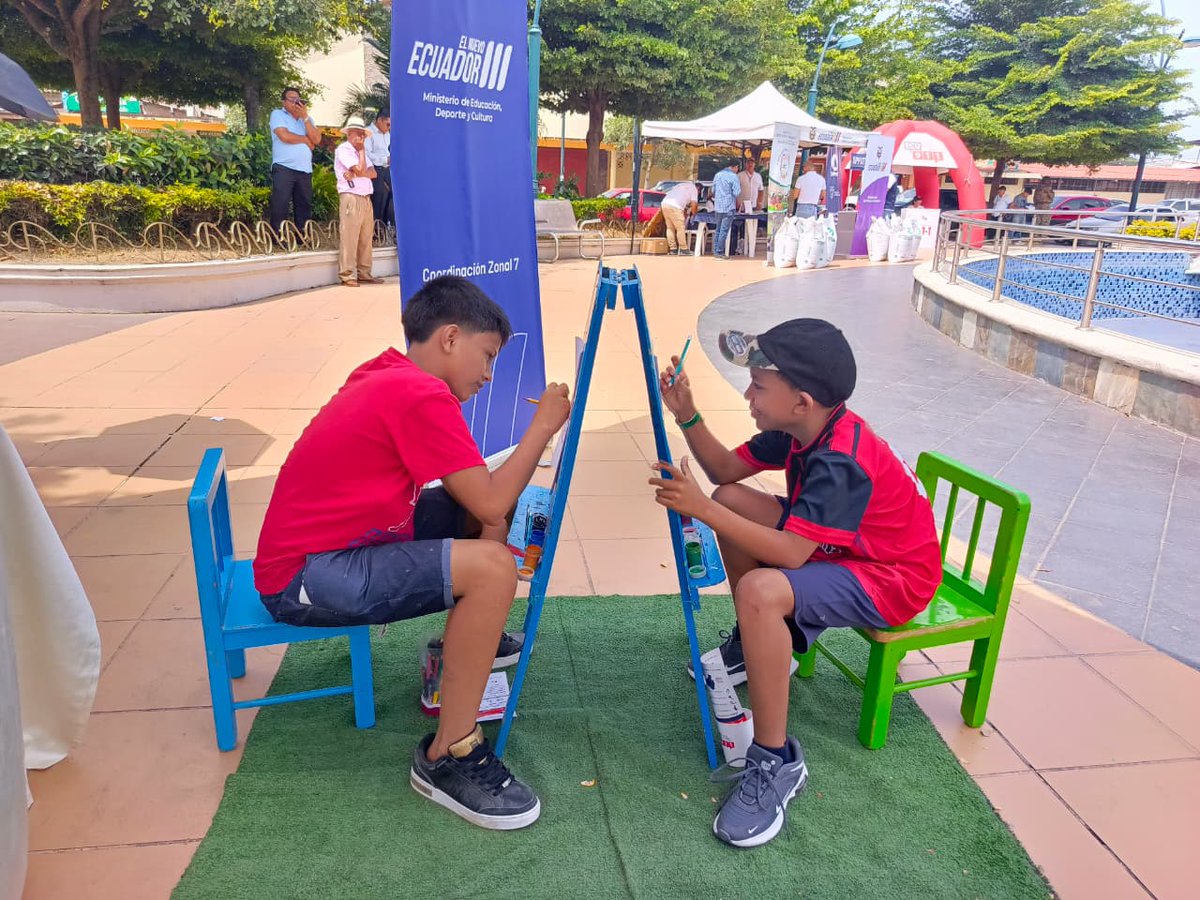 EducacionZ7_Ec's tweet photo. MACHALA | ¡Acercamos los servicios a territorio! 🇪🇨📚
Participamos en la  Brigada Social por #ElNuevoEcuador en la parroquia El Cambio.

Brindamos asesoría en:
✅ Ofertas educativas extraordinarias.

✅ Cronograma de traslados y matrículas en el régimen #CostaGalápagos. https://t.co/A7447R69xS