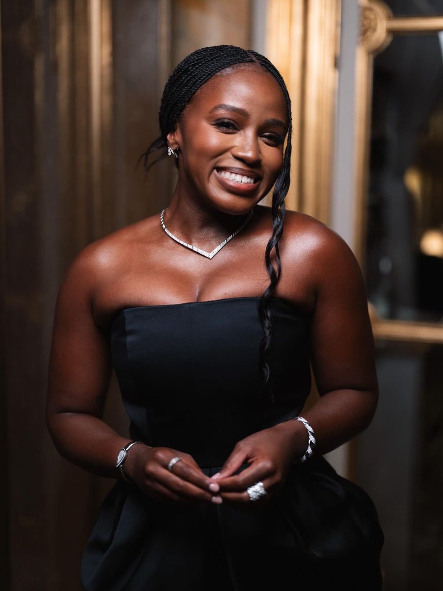 ✨ ana está lendo tweet media