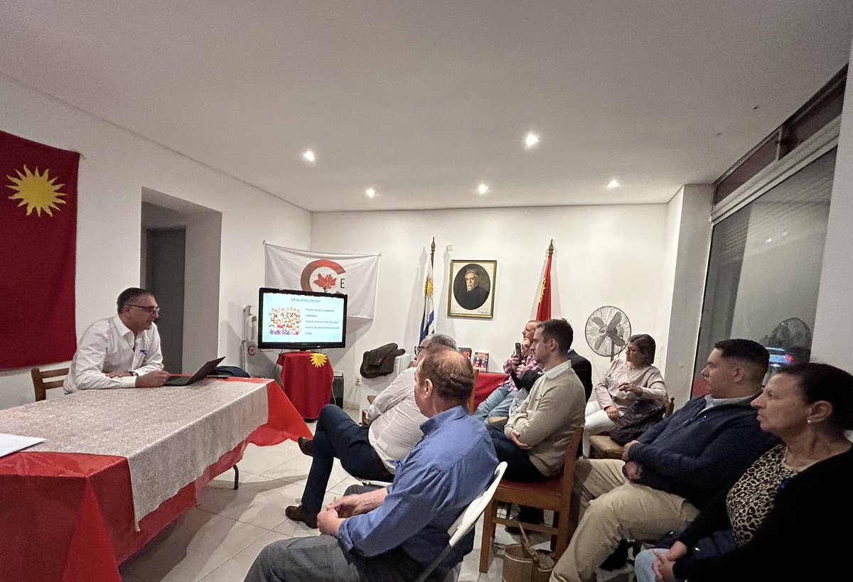 ClubZonalE's tweet photo. 1er Encuentro Ciudadano “MARZO AZUL EN LOS BARRIOS” enfocado en la prevención del cancer de colon. 

Organizado por el @JoaquinSuarezUY https://t.co/UjlGkNDs5A