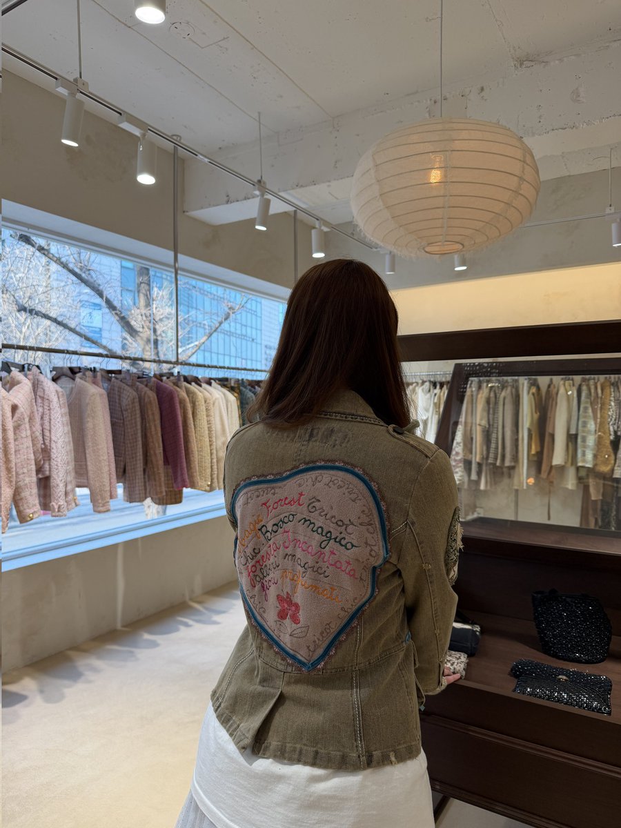 이 빈티지 자켓 너무 예뻐... 🤍