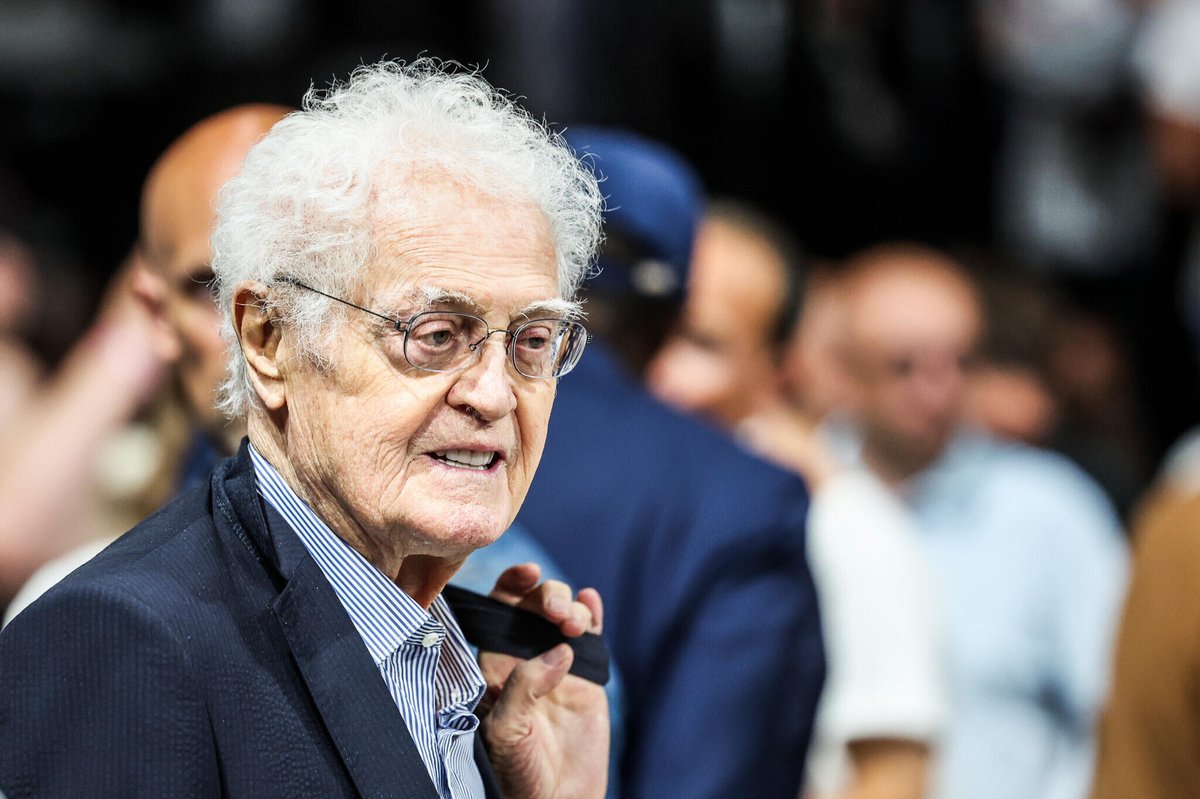 Le Parisien tweet media