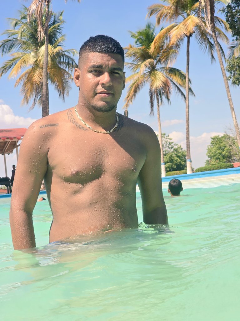 anthonh2022's tweet photo. Un Bañito 🫰🏽😶‍🌫️🪐 https://t.co/etQWZu9SX5