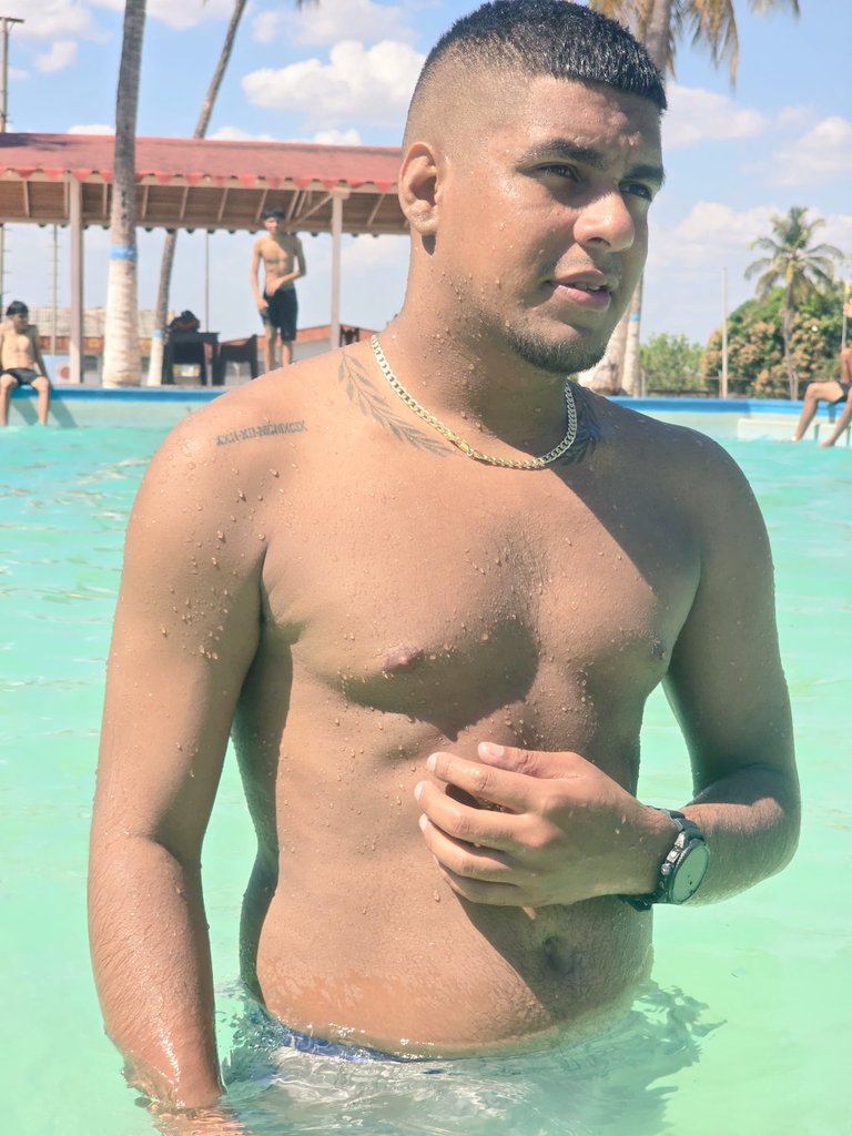 anthonh2022's tweet photo. Un Bañito 🫰🏽😶‍🌫️🪐 https://t.co/etQWZu9SX5