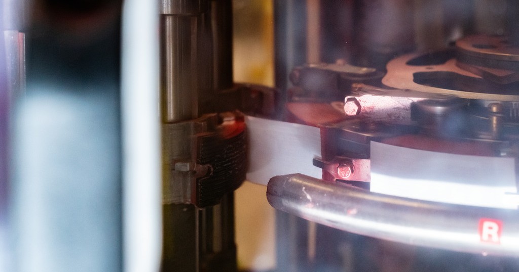 KronesAG's tweet image. Our Ergomatic Pro with a fixed Ergomatic Classic cold-glue station. 🚀
Its Ergomatic Classic labelling station scores particularly well in terms of maximised user-friendliness.

#Krones #KronesAG