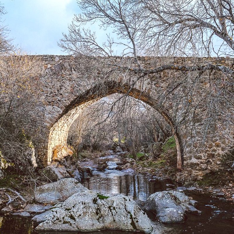 SierraNortecom's tweet image. ¿Sabes cómo se llama este puente y por qué recibe ese nombre? 🤔 SierraNorte.com/puentes-histor…

#puente #construccion #rio #turismorural #escapadas #madrid #rural #ElMejorEstiloDeVida #sierrademadrid #MadRural #SierraNorteMadrid #SierraNorteDeMadrid