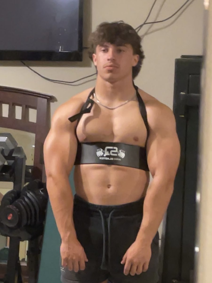 hot dudes tweet media